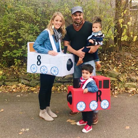 Adult Train Costume, Cheap And Easy Halloween Costumes, Deer Halloween Costumes, Train Costume, Creative Halloween Costume Ideas, Halloween Train, Diy Couples Costumes, Paper Bracelet, Halloween Costume Ideas For Women