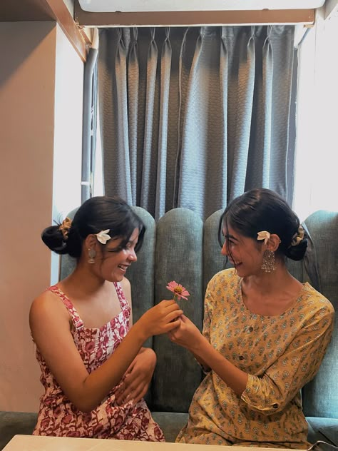 Heal The Soul, Female Friendships, Sisters Photoshoot Poses, Sister Poses, Bff Poses, Desi Vibes, Sisters Photoshoot, Desi Love, Friend Pictures Poses