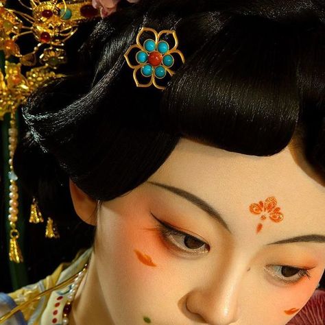 Qing Dynasty Makeup, Hua Dian, Ancient Chinese Makeup, Tang Dynasty Makeup, Tang Dynasty Art, Tang Dynasty Hanfu, Dynasty Fashion, Jin Dynasty, Create Your Character