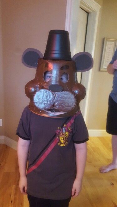 FNAF Freddy diy mask Aaron Core, Fnaf Cosplay Ideas, Fnaf Cosplays, Cosplay Fnaf, Funny Fnaf, Fnaf Cosplay, Fnaf Freddy, Five Night At Freddy, Fnaf 2