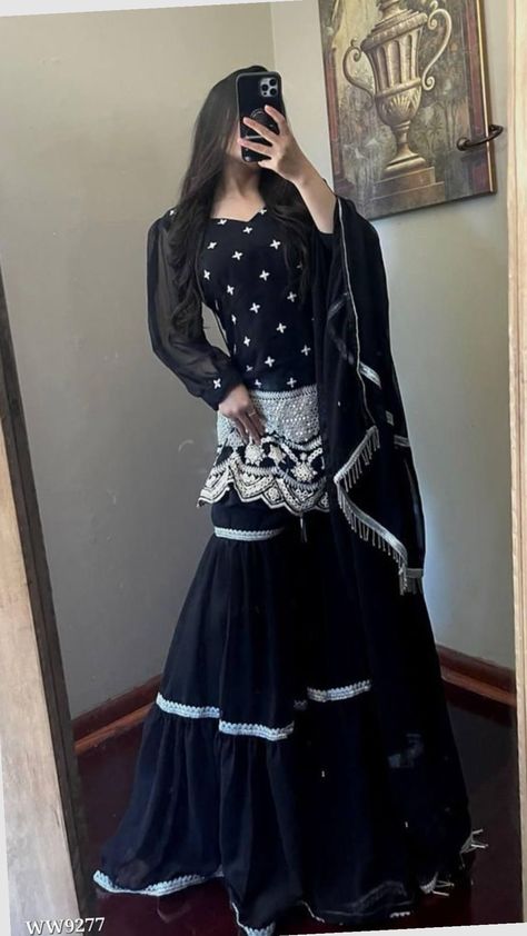 Garara Dress Simple, Sharara Designs For Wedding, Black Sharara, Garara Dress, Dupatta Bridal, Velvet Dresses Outfit, Plazzo Set, Islamic Modest Fashion, Suit With Dupatta