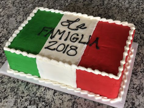 Italian Flag Family Reunion Cake - Red and Green Velvet and Yellow Cake, Chocolate Buttercream Filling, and Cream Cheese Buttercream Frosting Italian Flag Cake, Italian Birthday Cake Ideas, Italian Family Reunion Ideas, Italian Themed Cake, Italian Cake Design, Family Reunion Cakes, Christmas Sweet Table, Italian Party Decorations, Apple Cake Pops