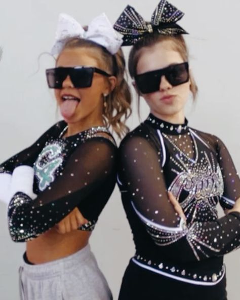 Cheer Hacks, Cheer Extreme, Cheers Photo, Cheer Picture Poses, Cheer Poses, All Star Cheer, Competitive Cheer, Cheer Outfits, Cheer Uniform