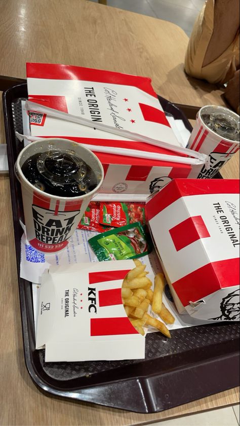 Kfc Snap, Happy Birthday Baby Girl, Fast Food Drinks, Cute Drawings Of Love, Cute Couples Photography, India Food, Dresses Classy, Birthday Party Food, Lahore Pakistan