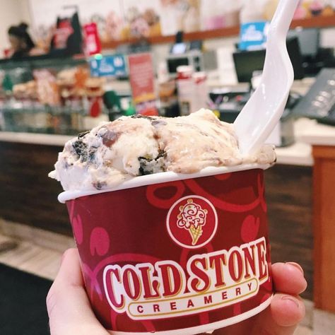 Cold Stone Cakes, Cold Stone Ice Cream, Diy Ice Cream Cake, Christmas Ice Cream Cake, Dairy Queen Ice Cream Cake, Strawberry Ice Cream Cake, Cake Batter Ice Cream, Oreo Ice Cream Cake, Easy Ice Cream Cake