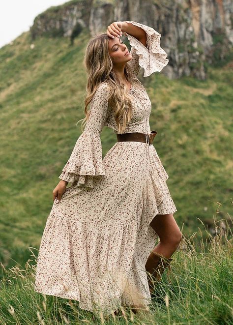 DEVINA DRESS Joyfolie Dress, Samara Dress, Long Evening Dresses Elegant, Outfit Botas, Boho Maxi Dresses, Holiday Party Outfits, Moda Hippie, Dresses For Wedding Guests, Neutral Print