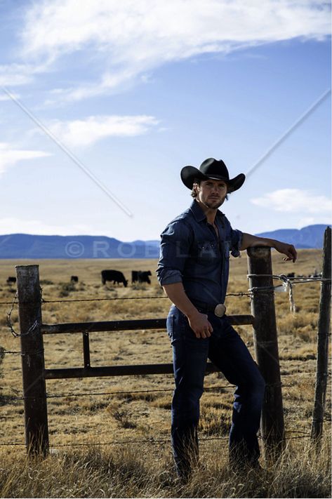 Ranch Outfits, Hot Cowboy, American Cowboy, Rustic Fence, Brown Hair Blue Eyes, Estilo Country, Western Outfit, Wooden Fence, Cowboy Style