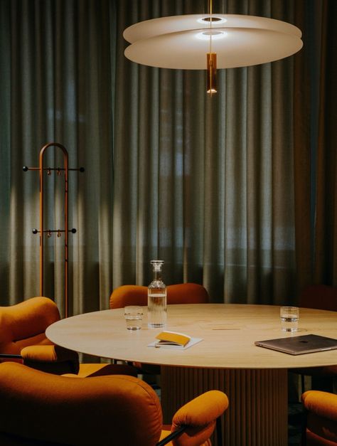 The Office Group, Hamburg - Stiff + Trevillion Mid Century Meeting Room, Residential Office Design, Cosy Office Design, Dark Meeting Room, Cool Meeting Room, Small Conference Room Design, Meeting Room Interior Design, Commercial Office Interior Design, Hotel Meeting Room