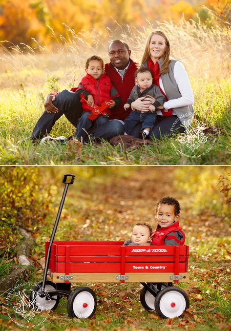 Wagon Photoshoot, Fall Family Picture Ideas, Fall Photo Ideas, Family Picture Ideas, Family Photos With Baby, Fall Family Portraits, Fall Portraits, Family Photoshoot Outfits, Fall Family Pictures