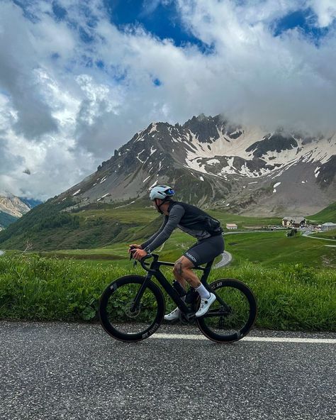 still got a ton of pictures from my trip to Bourg d’Oisans this summer, so here are some unseen bits from the french alps 🏔️ enjoy the weekend friends ✌🏼 🏷️: #cyclingapparel #visitfrance #mountainviews #cyclingvacation #cyclingviews #canyonbikes #lifebehindbars #fusionsportswear cycling, vacation, mountains, bikes, canyon, fusion, endurance, summer, views, collage, foggy, moody, vibes Cycling To Work, Road Bike Aesthetic, Mountain Biking Aesthetic, Cycling Aesthetic, Biking Aesthetic, Vacation Mountains, Moody Vibes, Enjoy The Weekend, Cycle To Work