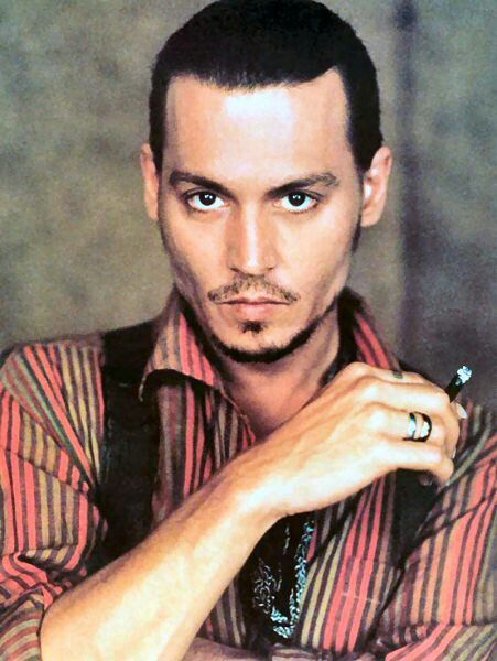 Just look at the 'shaved head' Johnny Depp! Johnny Depp Chocolat, Johnny Depp Hairstyle, John Depp, Barnabas Collins, Johnny Depp Fans, Young Johnny Depp, Johnny Depp Movies, Johnny Depp Pictures, Johnny D