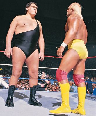 The iconic standoff at the biggest WrestleMania match of all time - WrestleMania 3 in 1987 at the Pontiac Silverdome in Detroit Michigan - Hulk Hogan vs. Andre the Giant. Wrestling Outfits, Andre The Giant, Pro Wrestler, Wrestling Superstars, Hulk Hogan, Wrestling Wwe, Wwe Wrestlers, Professional Wrestling, Film Serie