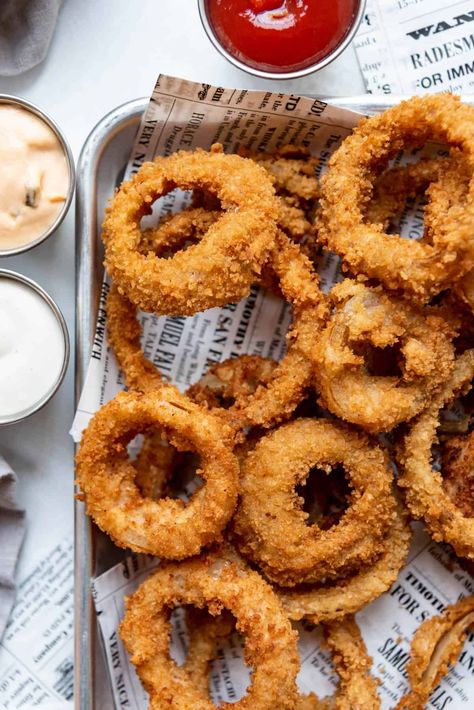 Crunchy Onion Rings, Onion Rings Aesthetic, Onion Rings Homemade, Chicken Hot Dogs, Current Recipes, Homemade Onion Rings, Burgers Chicken, Easy Dipping Sauce, Onion Rings Recipe