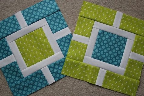 This quilt only uses three different fabrics and the shown blocks.. Quilt Modernen, Quilt Block Tutorial, Diy Quilt, Quilting Techniques, Patch Quilt, Quilting Tips, Quilt Block Patterns, Quilting Tutorials, Quilting Crafts