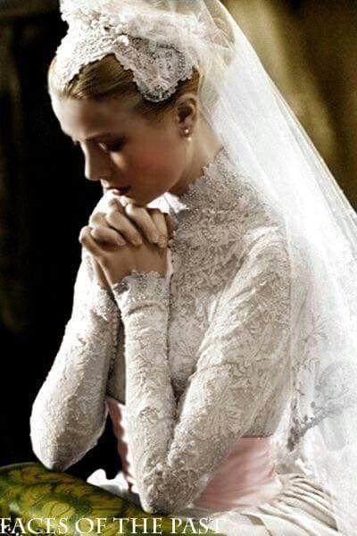 Grace Kelly Wedding Dress, Grace Kelly Wedding, Grace Kelly Style, Princess Grace Kelly, Prince Rainier, Estilo Real, White Wedding Dress, Princess Grace, A Wedding Dress