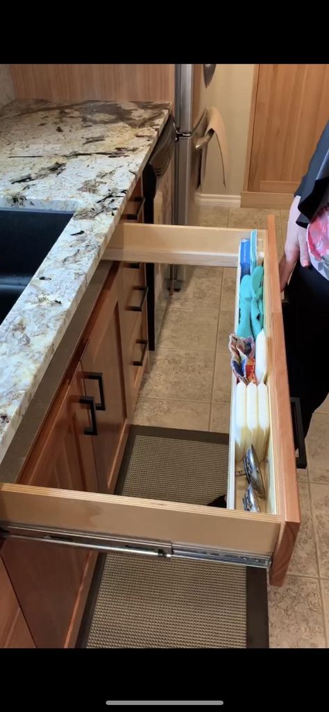 It's that fake drawer in front of the sink... Easy Hacks, Compartment Organizer, Diy House Plans, Cat Hacks, Pot Lids, Organization Solutions, Under Sink, Simple Tricks, Bathroom Sink