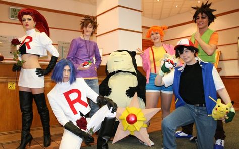 Round up your Halloween crew and dress as Pokemon characters. Ash Pokemon Costume, Games Costumes, Diy Video Game, Video Game Outfits, Pokemon Team Rocket, Video Game Costumes, Pokemon Costumes, Jessie James, Adult Halloween Party