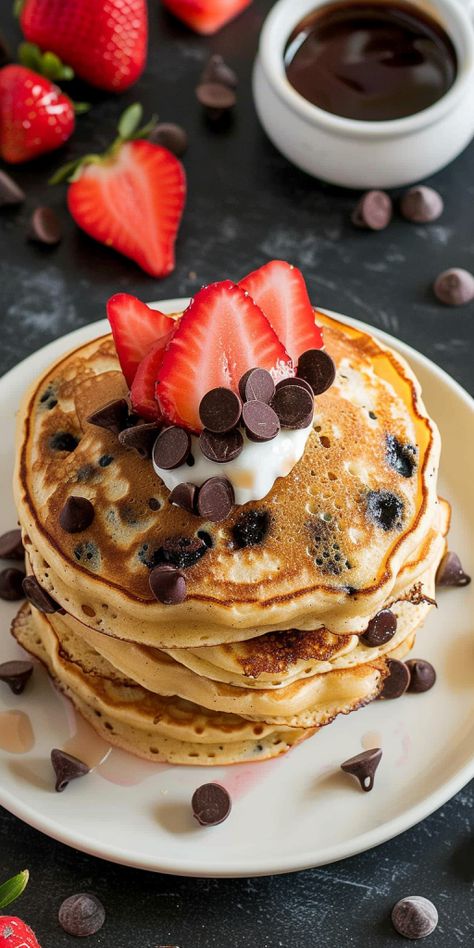 Strawberry Chocolate Chip Pancakes [25 Minutes] - Chasety Cute Yummy Food, Baking Food Recipes, Chocolate Chips Pancakes, Eat Healthy Aesthetic, Aesthetic Essen, Good Looking Food, Pancakes Aesthetic, Chocolate Chip Pancake, Strawberry Chocolate Chip