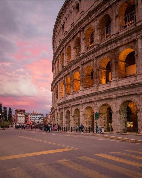 Italy Destinations, Blue Makeup Looks, Makeup Looks For Green Eyes, New Years Eve Makeup, Breathtaking Places, Sunset Colors, Sunset Pictures, Rome Italy, Leaning Tower Of Pisa