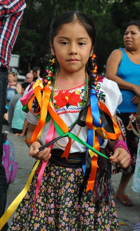 Columbian Culture Clothing, Mexican Braids With Ribbon, Mexican Braids, Braids With Ribbon, Ribbons In Hair, Flowers Mexico, Guatemalan Clothing, Mexican Hairstyles, Mexican Babies