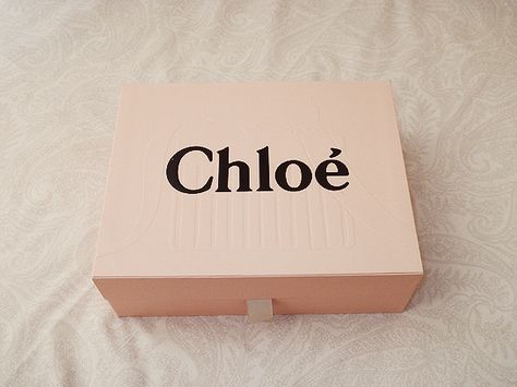 Chloe packaging Period Supplies, Chloe Brand, Smart Packaging, Luxury Packaging, Creative Packaging, Chloe Bag, Shop Display, Bag Packaging, Monogram Logo