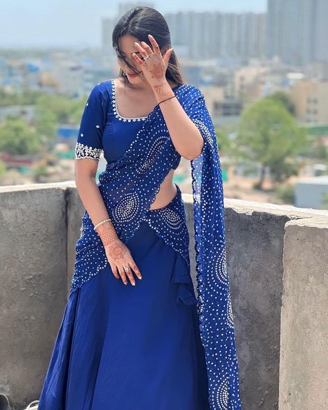 Bandini Halfsarees, Bandhani Ghagra, Half Saree Styling, Blue Half Saree, Onam Outfits, Designer Anarkali Dresses, Simple Lehenga, Half Saree Lehenga, Long Gown Design