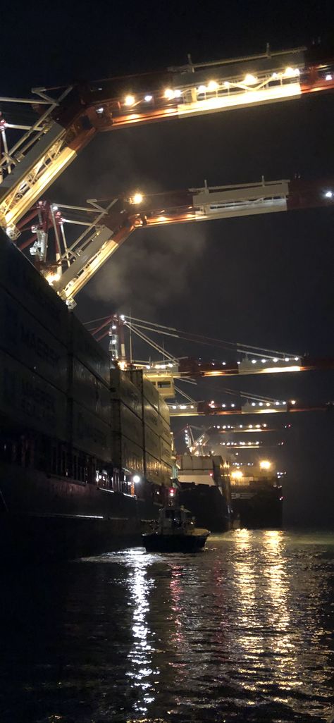 Kapal Feri, Sailor Aesthetic, Maersk Line, Christian Background Images, Anchor Wallpaper, Friends Party Night, Business Writing Skills, Oil Rig Jobs, Cargo Ships