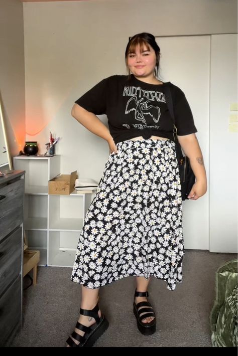 Women's Plus Size Skirts Allover … curated on LTK Size 16 Outfits Curvy Fashion, Chubby Skirt Outfit, Ta Outfits, Alternative Outfits Plus Size, Floral Midi Skirt Outfit, Plus Size Alt Fashion, Doc Marten Sandals, Plus Size Aesthetic Outfits, Plus Size Long Skirts