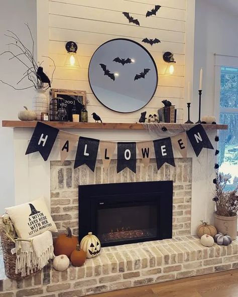 Simple Halloween Mantle Decor, Halloween Mantle With Tv, Halloween Mantle Decor With Tv, Halloween Mantle Ideas, Halloween Fireplace Decor, Halloween Mantel Decor, Halloween Mantle Decor, Halloween Fireplace, Halloween Living Room