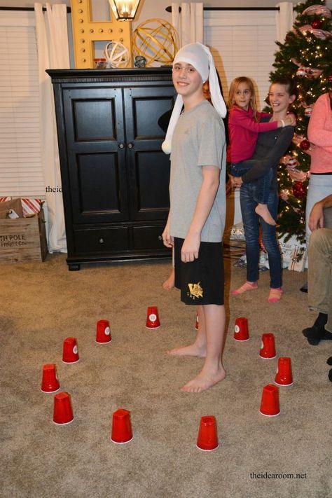 10 New Years Eve Minute to Win It games.  These'd be good any time you need to keep the kids busy. New Years With Kids, Kids New Years Eve, New Year's Eve Activities, New Years Eve Day, Party Games For Kids, New Years Eve Games, New Year's Games, Eve Game, Minute To Win