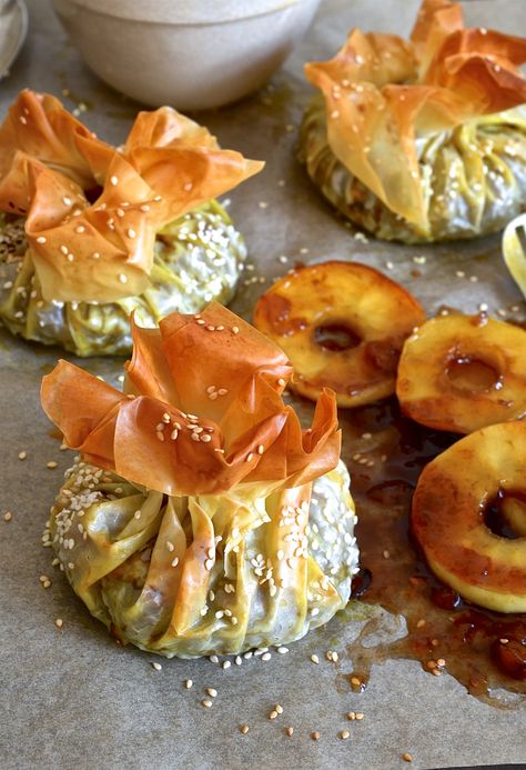 Bobotie filo parcels with apple ring chutney | Dianne Bibby is a Johannesburg food stylist, recipe developer, and food blogger. Filo Parcels, Cape Malay, South African Dishes, Peppermint Crisp, Recipe Developer, Warm Desserts, House Guests, Filo Pastry, Popular Desserts