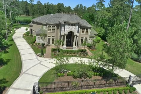 U Shape Driveway Landscaping, Circle Driveway Landscaping, Circle Driveway, Driveway Ideas, Driveway Entrance, Driveway Design, Driveway Landscaping, Building A Fence, Circular Driveway