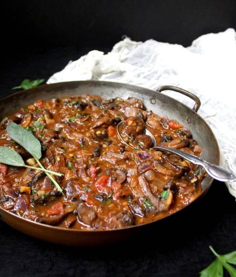 Vegan Mushroom Stew, Vegan Stews, Meals Under 200 Calories, Vegan Stew Recipes, Mushroom Recipes Vegan, Soup Chili, Mushroom Stew, Vegan Stew, Vegan Ideas