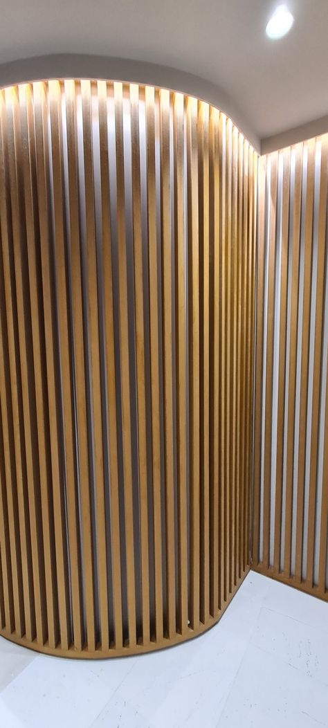 Curved Wood Wall, Contrast Art, Timber Battens, Curved Wall, Wall Partition, Wood Screens, Room Divider Walls, Curved Wood, Curved Walls