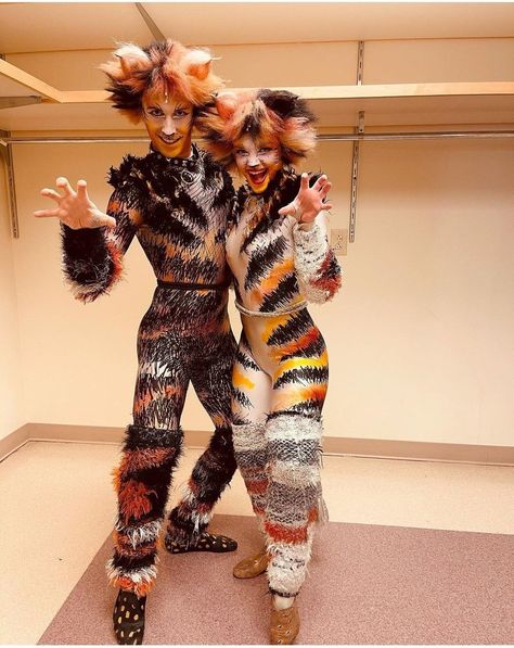 Party Movie Theme, Cats The Musical Costume, Cool Costume Ideas, Jellicle Cats, Cats The Musical, Staff Uniforms, Cats Musical, Costume Themes, Movie Themes