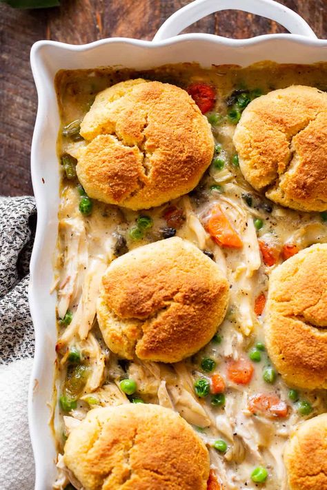 Chicken Pot Pie Casserole {Paleo} Veggie Gravy, Paleo Pot Pie, Paleo Casserole Recipes, Biscuits Gluten Free, Paleo Chicken Pot Pie, Paleo Casserole, Creamy Chicken Pot Pie, Pot Pie Casserole, Chicken Pot Pie Casserole