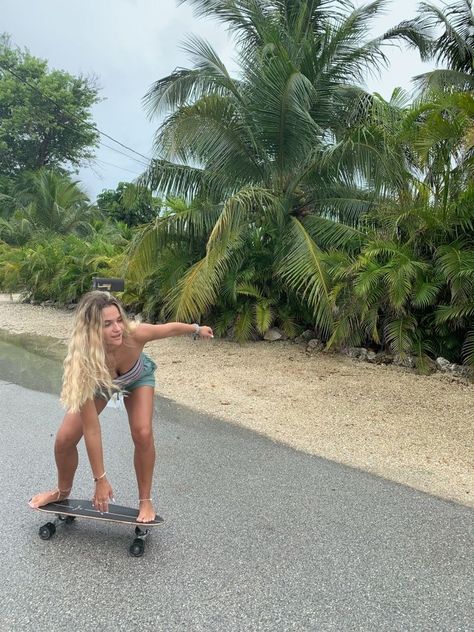 Longboard Aesthetic, Surfer Aesthetic, Vacation Friends, Aesthetic Beachy, Surf Aesthetic, Sun Aesthetic, Golden Sunset, Surfer Girl Style, Fun Beach