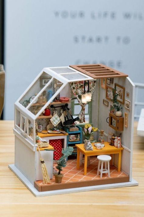 Dollhouse miniatures diy