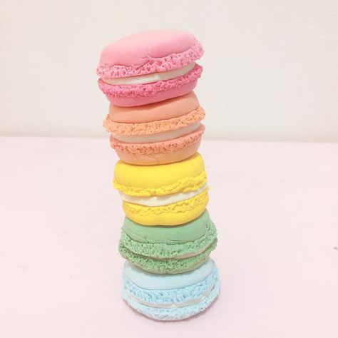 Clay Macaron, Pastel Macarons, Clay Keychain, Clay Magnets, Rainbow Pastel, Tanah Liat, Fake Bake, Mini Figurine, Cute Polymer Clay