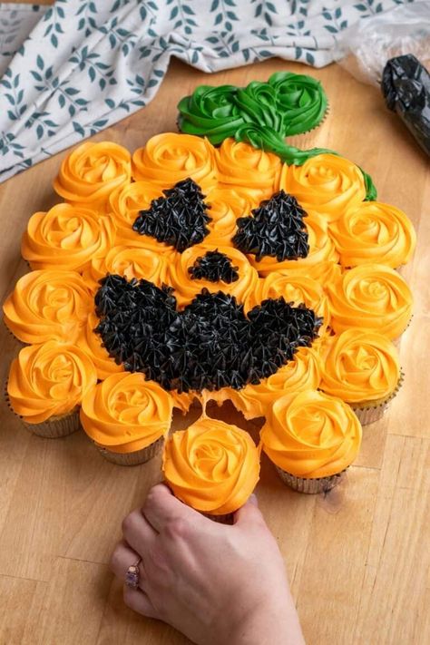 Pumpkin Pull-Apart Cupcakes Are a Delightful Halloween Treat! - Homemade Goldfish Crackers, Halloween Pancakes, Pumpkin Shaped Cake, Candy Sleigh, Orange Icing, Halloween Breakfast, Orange Frosting, Pull Apart Cupcakes, Butterfly Cakes