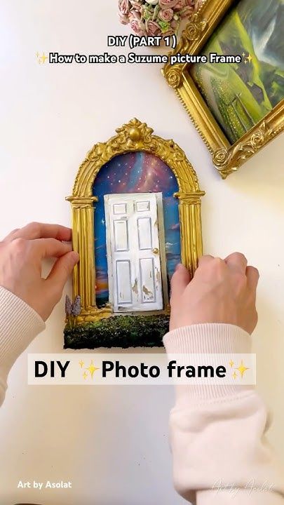 Suzume Painting, Homemade Photo Frames, Photo Frame Diy, Unique Photo Frames, Diy Picture Frame, Drawing Crafts, Picture Frame Crafts, Gold Acrylic Paint, Diy Photo Frames