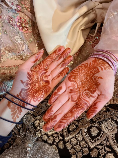 Eid Aesthetic Pictures, Aesthetic Eid, Eid Aesthetic, Eid Vibes, Eid Photography, Eid 2024, Eid Ideas, Besties Pictures, Eid Mubark