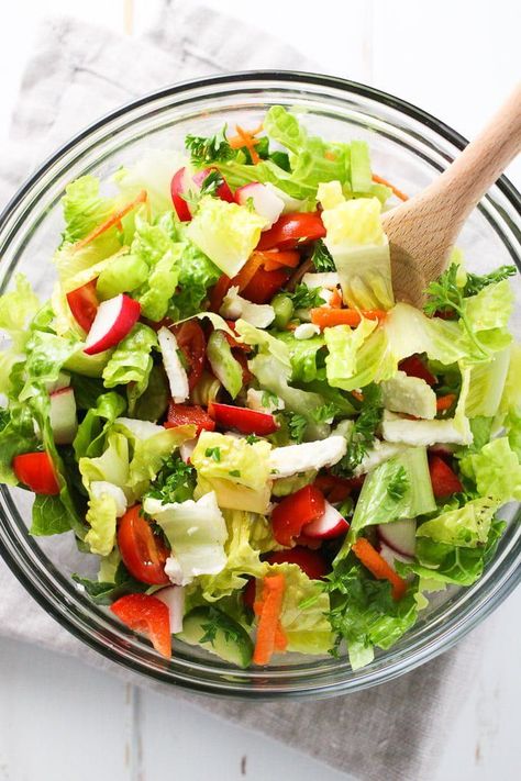 This romaine salad with chopped veggies and feta is delicious and very easy to make. It's perfect as a crunchy side salad and you can also use it as a base to create a healthy veggie and grain bowl. This recipe is perfect for a dinner party. Made with simple lemon dressing. Gluten-free, vegetarian. #romainelettuce #salad #recipe #healthy #feta #vegetarian #veggies #cleaneating Romaine Lettuce Salad Recipes, Lettuce Salad Recipes, Chopped Veggies, Bbq Side Dishes, Romaine Salad, Vegetarian Salad Recipes, Romaine Lettuce Salad, Salad Recipes For Dinner, Lettuce Salad