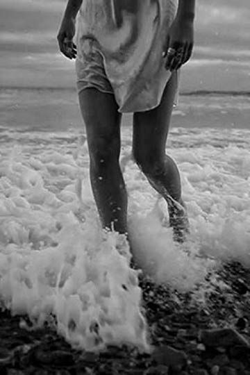 Beach Photoshoot Black And White, Sandy Photo Shoot, Cloudy Beach Photoshoot, Moody Beach Aesthetic, Beach Editorial Photoshoot, Beach Foto, Beach Editorial, Vacation 2024, Water Shoot