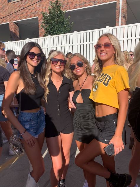 Mizzou Gameday Outfit, Mizzou Outfits, Mizzou Game Day, Gameday Outfit Lsu, College Gameday Outfits, Gameday Outfits, College Gameday, Chantel Jeffries, Day Outfits