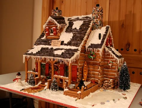 Gingerbread House Ideas Ski Lodge, Coolest Gingerbread Houses, Gingerbread House Competition, Gingerbread House Ideas, Graham Cracker Gingerbread, Graham Cracker Gingerbread House, Cracker House, Homemade Gingerbread House, Gingerbread House Template