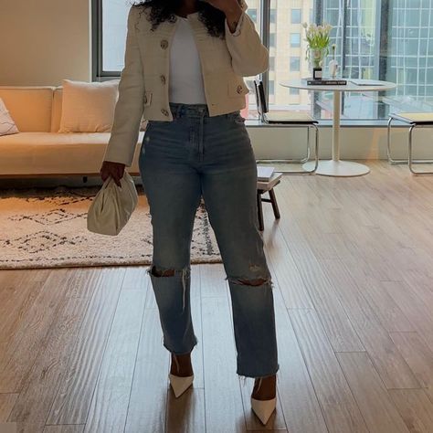 casual outfit casual fit cream jacket white top blue baggy jeans with rips at the knee caps cream pump heels cream purse Cream Shoes Outfit, Blue Baggy Jeans, Cream Purse, Cream Pumps, Jeans With Rips, Cream Heels, Heels Blue, Cream Jacket, Pump Heels