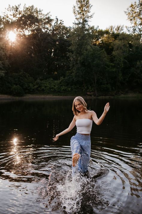 Creek Graduation Pictures, Senior Picture Ideas By The Water, River Photoshoot Outfit Ideas, Cute Water Pictures, Senior Picture Nature Photo Ideas, Senior Photos By The River, Easy Senior Pictures, Senior Portraits Aesthetic, Senior Lake Photoshoot