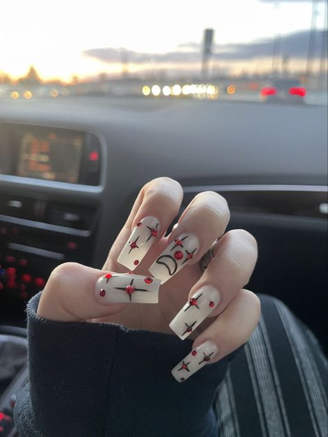 Edgy Nails Grunge Street Styles, Square Acrylic Nails Grunge, Trippie Red Nails, Egirl Nails Acrylic, Grunge Summer Nails, G59 Nails Acrylic, Clown Nail Designs, Clown Nails Acrylic, Clown Acrylic Nails