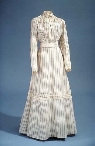 late 19th century dress cotton dress. This is awesome.... definately want to make this one!  Notice the skirt! 19th Century Dress, 1900 Fashion, 1890s Fashion, 1900s Fashion, Century Dress, Edwardian Dress, 19th Century Fashion, Victorian Clothing, Costume Collection